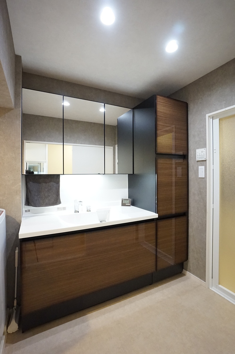 豊田市の施工事例　ゆとりある洗面空間に一新