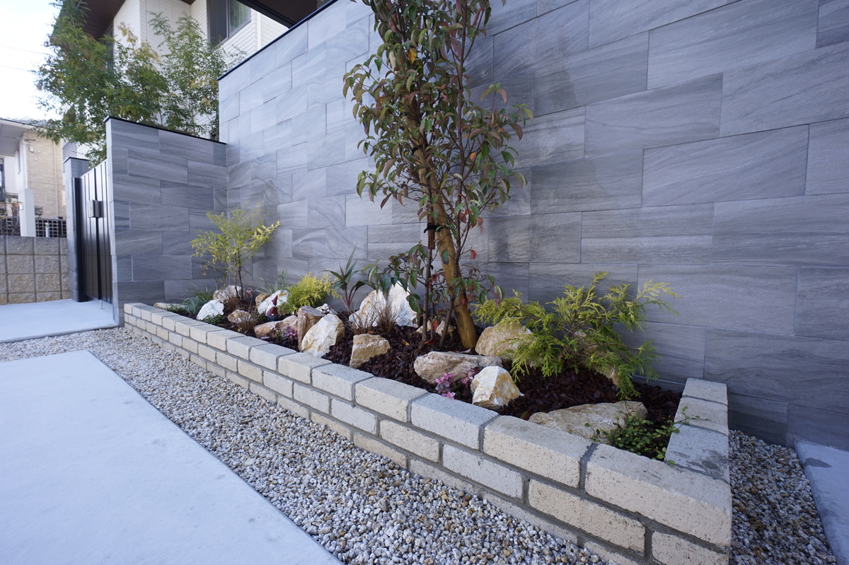 住宅の印象を引き立たせる植栽